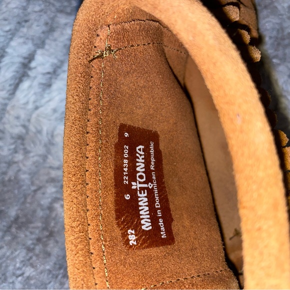 Minnetonka High Top Back Zip Boot. Brown. Like new - Picture 5 of 7